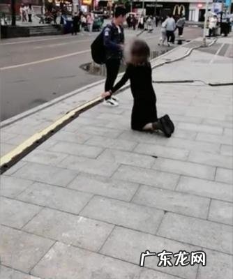 狗向人下跪好吗 人给狗下跪