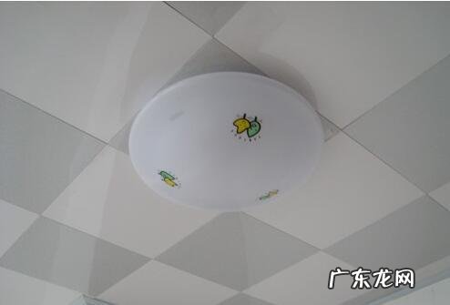 吸顶灯坏了是买新的还是维修 吸顶灯坏了怎么修