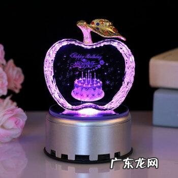 喜欢的女生过生日送什么礼物好 女生过生日送什么礼物好