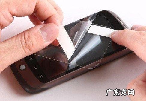 如何给手机贴膜