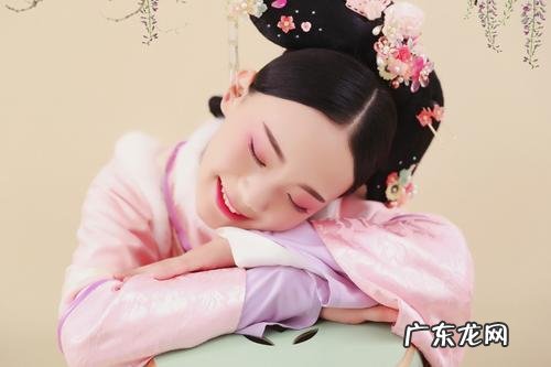 金钗之年的赞美诗句 金钗之年