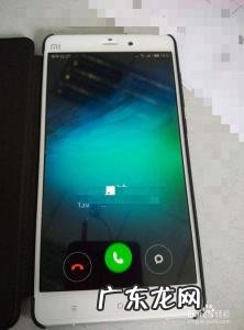 华为手机一闪一闪的黑屏是什么原因 手机一闪一闪的黑屏是什么原因