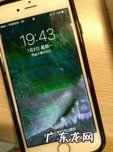 手机屏幕出现彩色条纹修复多少钱 手机屏幕出现彩色条纹