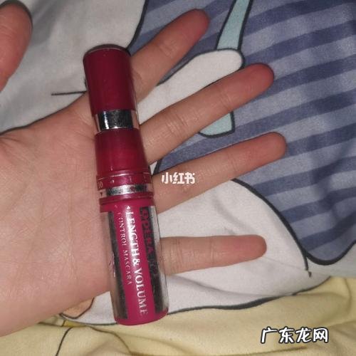 娥佩兰睫毛膏红色和黑色区别 娥佩兰睫毛膏
